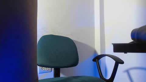 j_erick_ online show from June 22, 4:33 pm