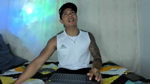 Snapshot of j_musiry chatting on December 6, 5:09 am i am juan musiry independent model online show from December 6, 5:09 am