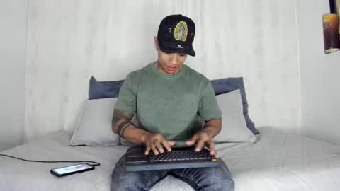 Snapshot of j_musiry chatting on February 8, 10:07 am i am juan musiry independent model online show from February 8, 10:07 am
