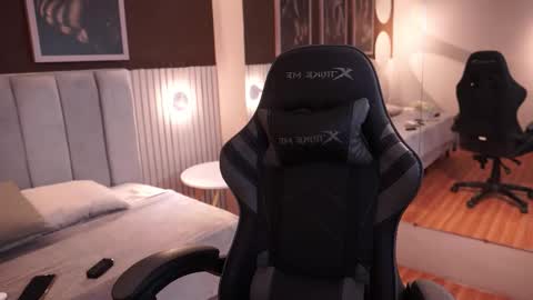 Jackson Bell online show from October 1, 12:42 pm