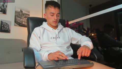 Snapshot of jacobstones_ chatting on February 9, 6:54 am JACOB STONES online show from February 9, 6:54 am