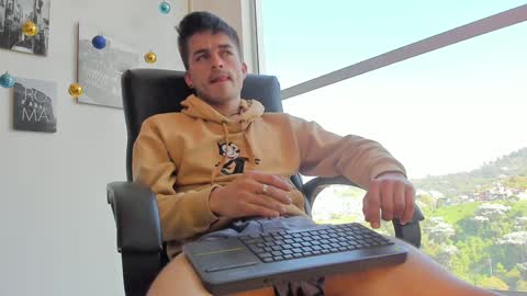 Snapshot of jacobstones_ chatting on December 18, 1:45 pm JACOB STONES online show from December 18, 1:45 pm