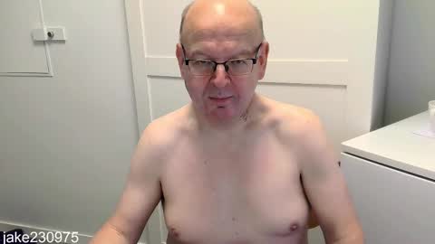 Jake2309 online show from October 5, 8:35 pm