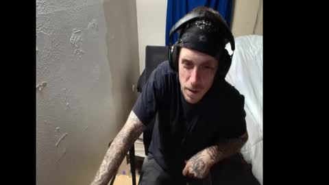 showingitoff online show from January 11, 7:56 am