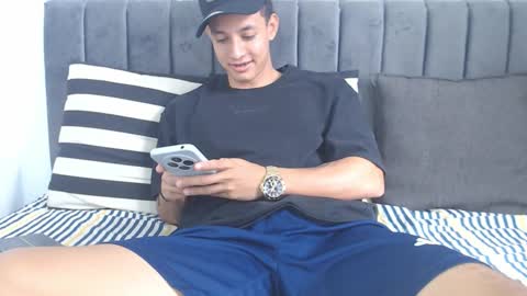 Hi guys im new 3 online show from February 21, 6:09 pm