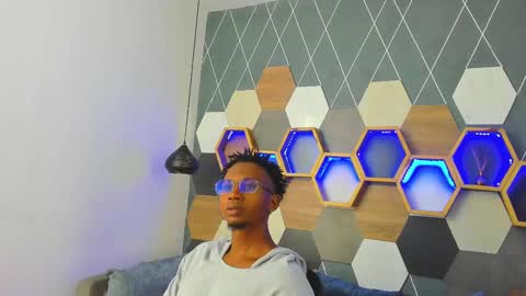   online show from February 21, 7:32 pm