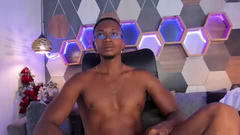   online show from March 5, 8:33 pm