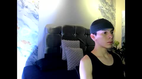 james_adamss_ online show from January 6, 12:31 pm