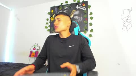 Jamess hott online show from December 24, 2:54 pm