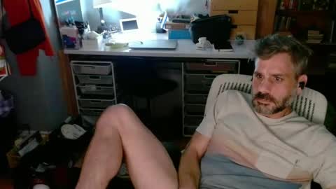 jareth_returns online show from September 28, 3:59 am