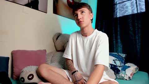 Snapshot of jeremy_salvatore_ chatting on December 23, 4:28 pm jero independent model online show from December 23, 4:28 pm