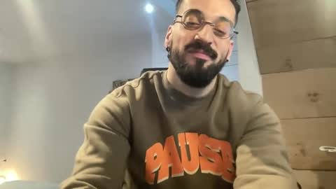 Snapshot of jeunemek00779042 chatting on December 5, 3:17 pm JEUNEMEK007 online show from December 5, 3:17 pm