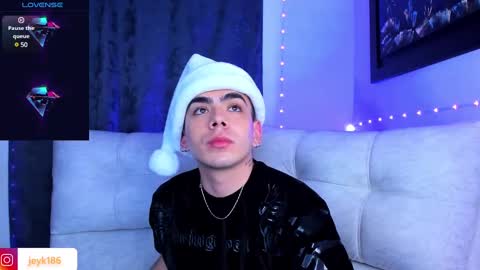 Snapshot of jey_keler chatting on December 5, 6:43 am jey keler online show from December 5, 6:43 am