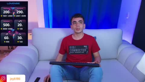 Snapshot of jey_keler chatting on October 18, 2:49 am jey keler online show from October 18, 2:49 am