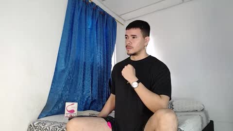 Snapshot of jeycob_happy97 chatting on September 25, 12:37 pm Juan David online show from September 25, 12:37 pm