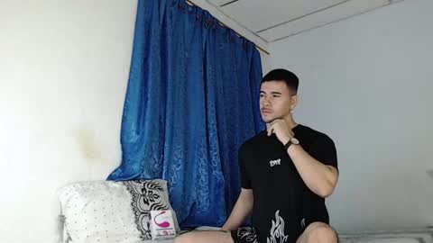 Snapshot of jeycob_happy97 chatting on February 7, 11:01 am Juan David online show from February 7, 11:01 am