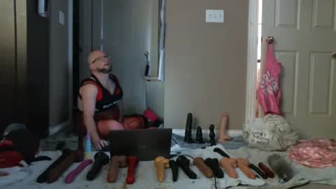 Snapshot of jghosty69 chatting on December 2, 1:55 pm Nasty Cumslut online show from December 2, 1:55 pm