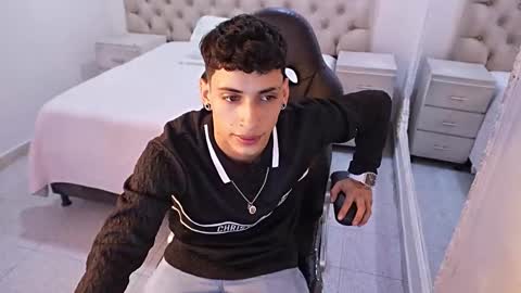 jhoanleandro online show from March 3, 4:42 am