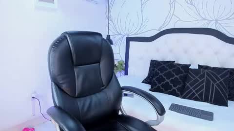 Jim  online show from February 4, 7:42 pm