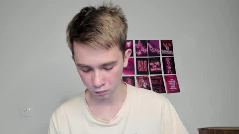 Snapshot of jimyti_bad_boy chatting on December 13, 2:21 am jimyti_bad_boy online show from December 13, 2:21 am