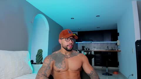 joe_esthetic online show from January 28, 10:56 pm