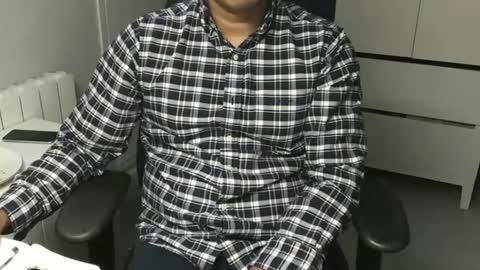 Snapshot of joeshades21 chatting on February 13, 8:48 am joeshades21 online show from February 13, 8:48 am