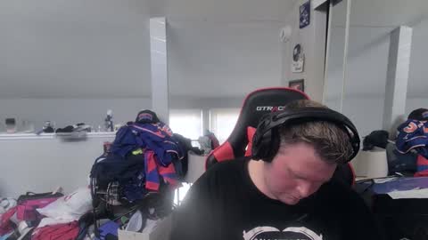 johnfernandez784 online show from May 18, 1:17 pm