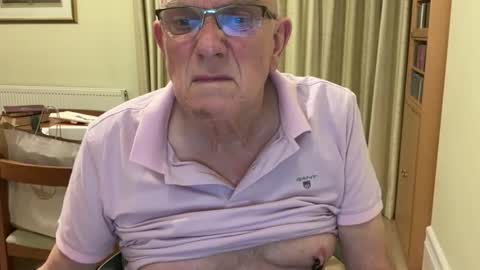 johnsenior41 online show from November 17, 11:52 pm