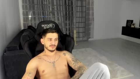 jonnyporn1 online show from February 17, 7:13 pm