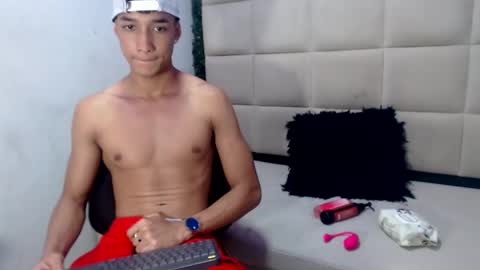 jose_sexycumm online show from February 4, 8:28 pm
