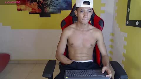 jose_sexycumm online show from December 9, 9:44 pm