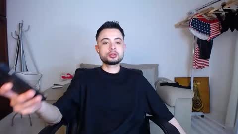 Snapshot of josezaens_ chatting on October 20, 10:08 am josezaens_ online show from October 20, 10:08 am