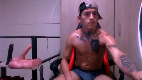 josue_linares online show from April 3, 9:28 am