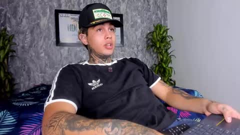 juan_alvarez18 online show from February 18, 4:15 am