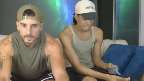 juan_axel_ online show from April 1, 2:57 am