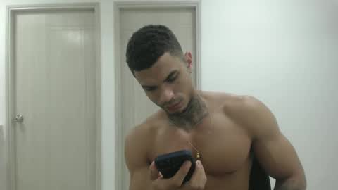 Snapshot of juan_gomez_1 chatting on December 19, 10:13 am juan_gomez_1 online show from December 19, 10:13 am