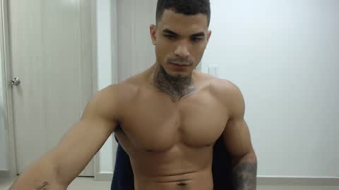 Snapshot of juan_gomez_1 chatting on January 6, 10:35 am juan_gomez_1 online show from January 6, 10:35 am