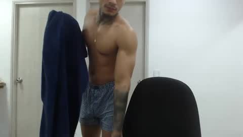 Snapshot of juan_gomez_1 chatting on January 22, 11:01 am juan_gomez_1 online show from January 22, 11:01 am