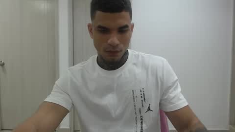 Snapshot of juan_gomez_1 chatting on January 12, 10:12 am juan_gomez_1 online show from January 12, 10:12 am