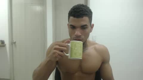 Snapshot of juan_gomez_1 chatting on December 2, 10:48 am juan_gomez_1 online show from December 2, 10:48 am