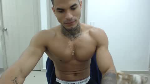 Snapshot of juan_gomez_1 chatting on January 10, 10:39 am juan_gomez_1 online show from January 10, 10:39 am