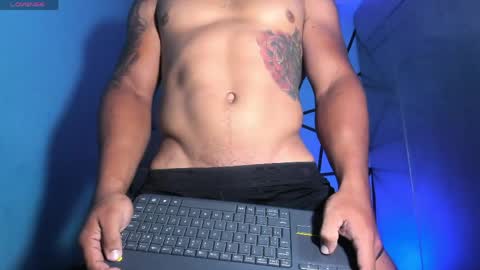 independent model online show from May 27, 7:00 pm