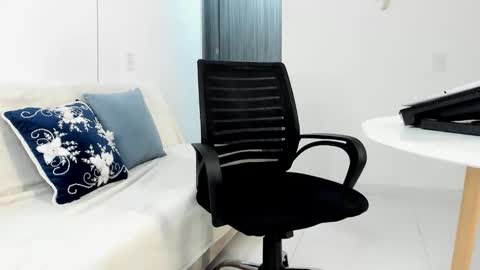 Juan Diego Uribe online show from September 19, 1:39 am