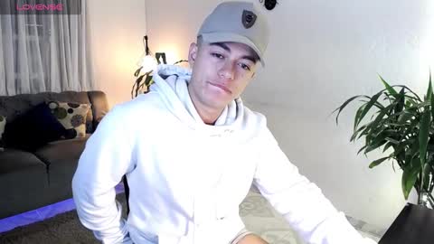 Julian online show from March 7, 3:04 am