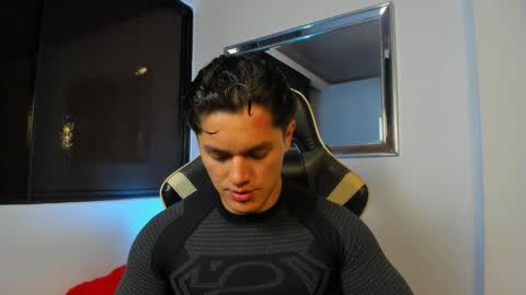 julian_wallace online show from February 28, 1:37 am