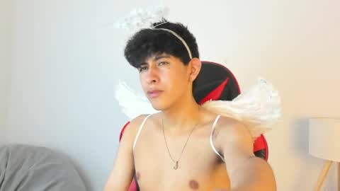 Julian online show from May 22, 8:03 pm