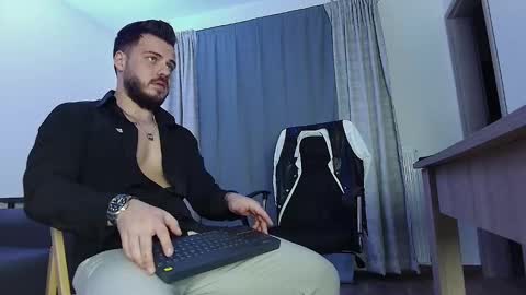 JULiUS   online show from December 29, 4:30 pm