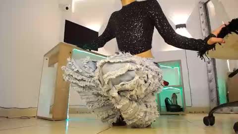 jullian online show from April 2, 10:28 pm