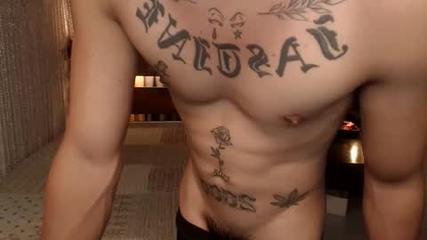 justine_hunk online show from May 24, 6:30 am