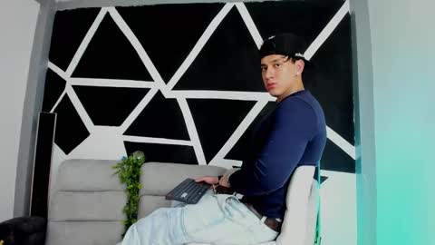 justinfuller_31 online show from November 8, 12:25 am